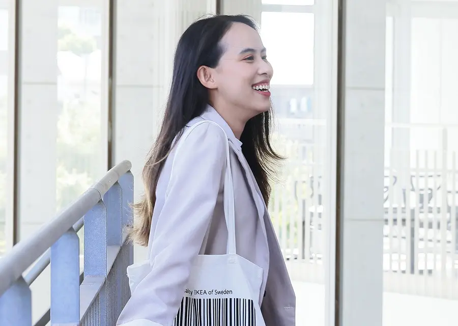 校舎内で撮影したクアンさん